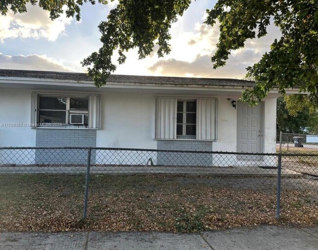 Building Photo - 2 bedroom in Hollywood FL 33024
