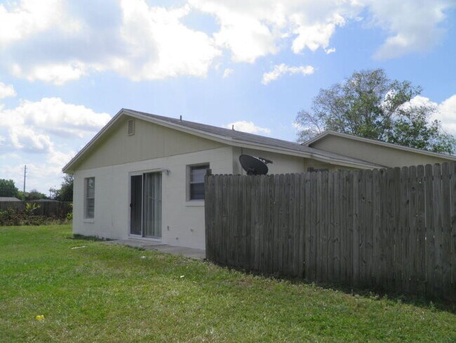 Building Photo - Single Family Home in Kissimmee