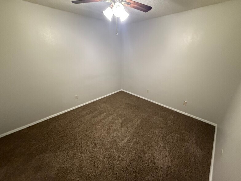 Building Photo - 828 Hardy Springs Cir