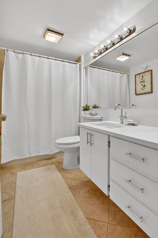 Building Photo - 6205 Balboa Cir