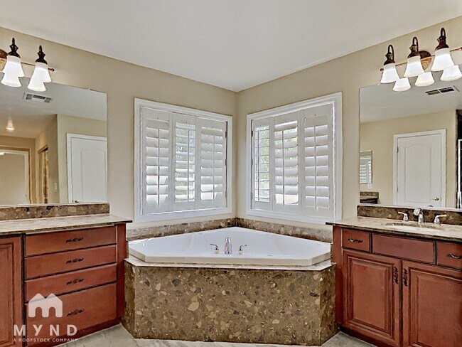 Building Photo - 599 Wealdston Ct