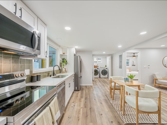 Building Photo - 1576 California Ave