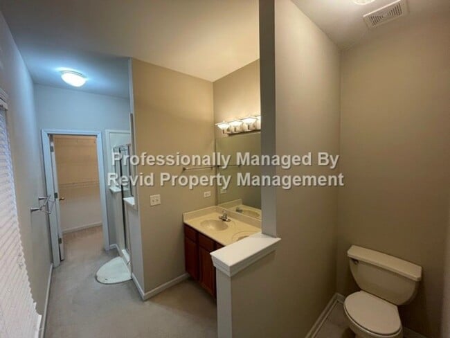 Building Photo - 2 bedroom Home in Harbor Town!!