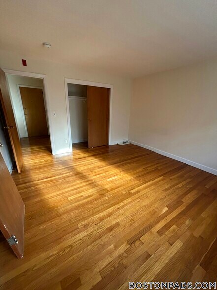 Building Photo - 7 Captain Parker Arms