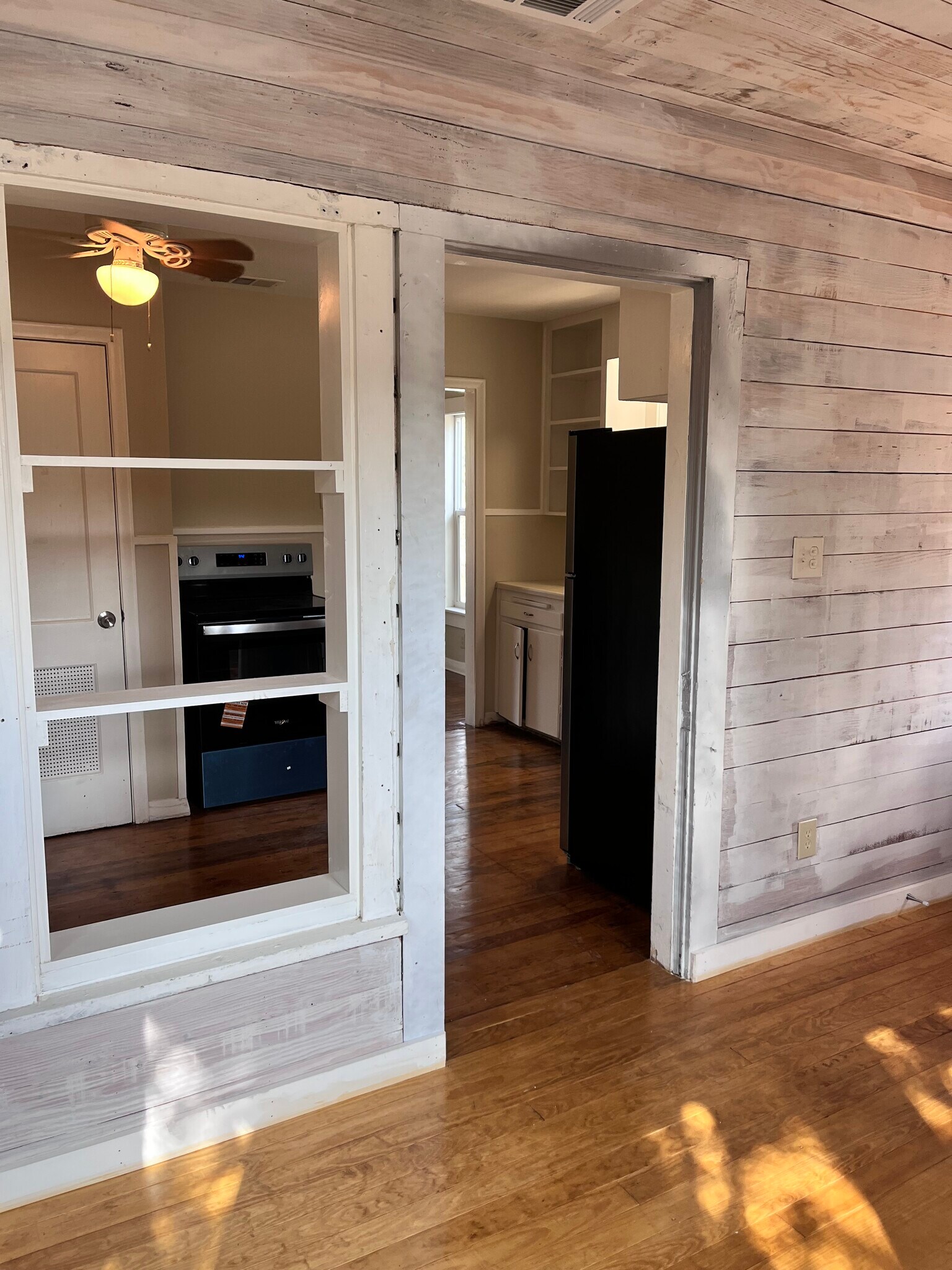 View into kitchen from sunroom - 1565 Pump Station Rd