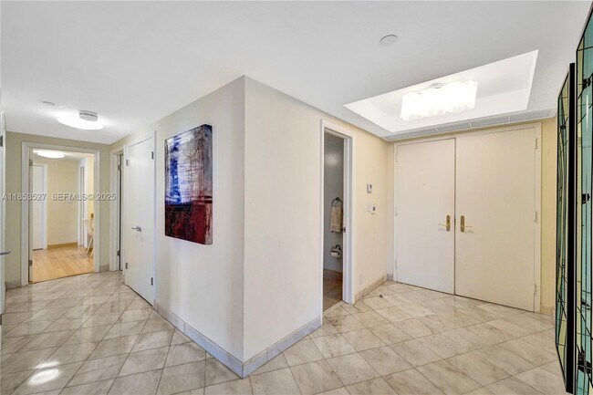 Building Photo - 20281 E Country Club Dr