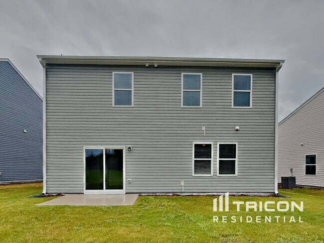 Building Photo - 141 Gladstone Loop