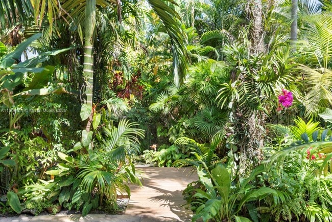 Building Photo - 1107 NE 118th St