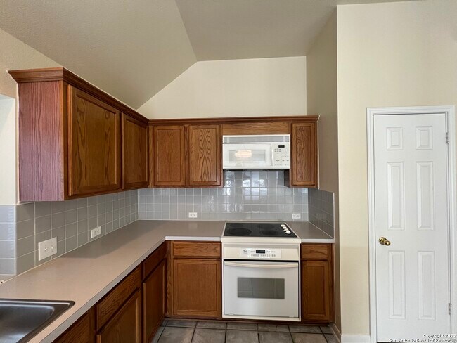 Building Photo - 6114 Oakwood Trail