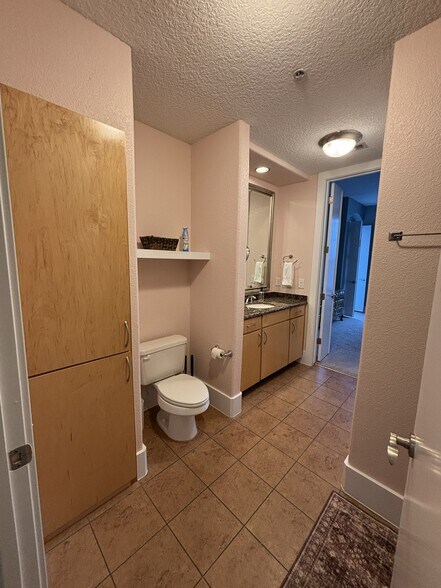 Building Photo - 2600 Hillsboro Pike