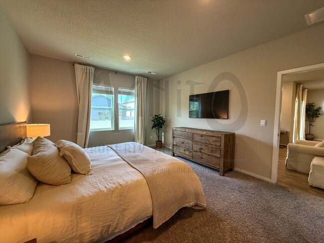 Building Photo - Stunning Windhaven Home