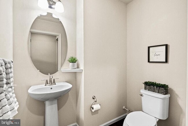 Building Photo - 1316 Hawthorn Dr