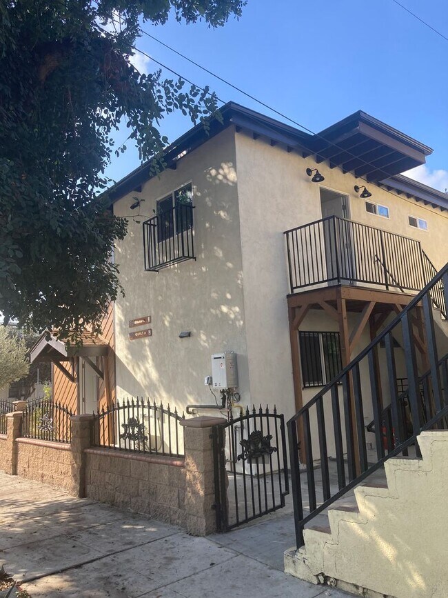 Building Photo - UPCOMING BEAUTIFUL 2 BEDROOM/ 2 BATH  * ONE TIME RENTAL*