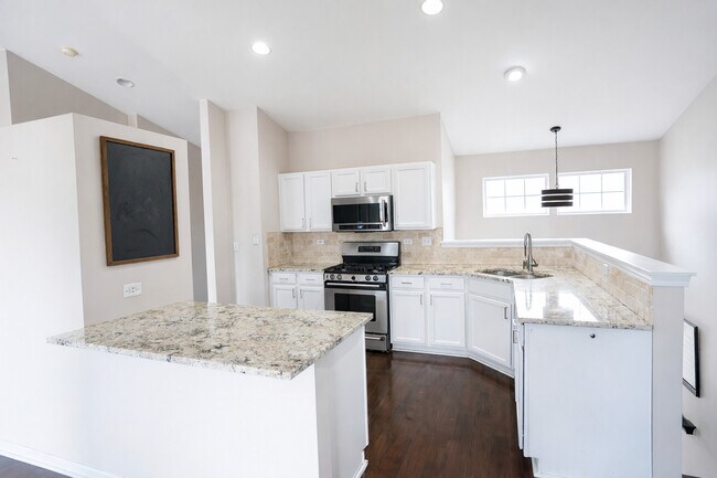 Building Photo - 1051 Park Hill Cir