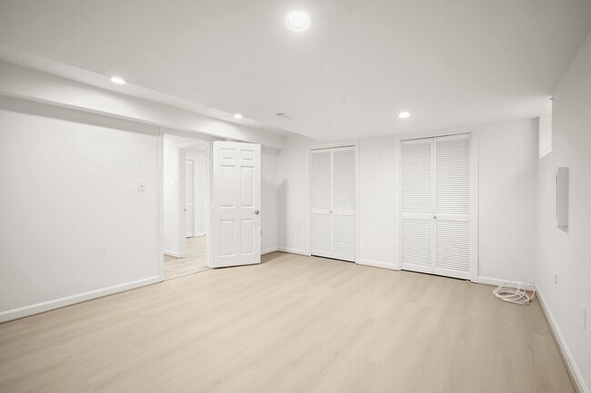 Building Photo - 7109 Radnor Rd