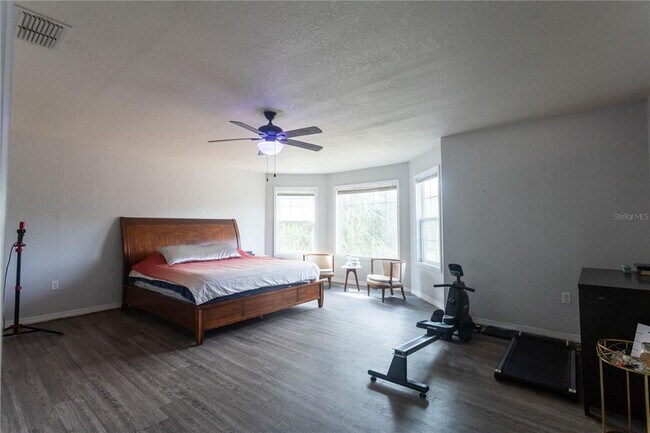 Building Photo - 1159 SW Valencia Heights Ave