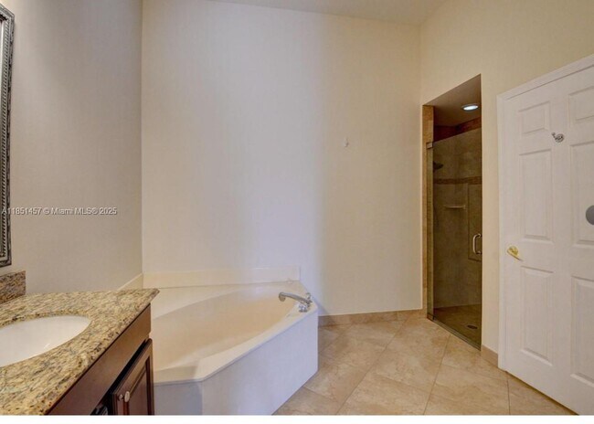 Building Photo - 8291 Hampton Wood Dr