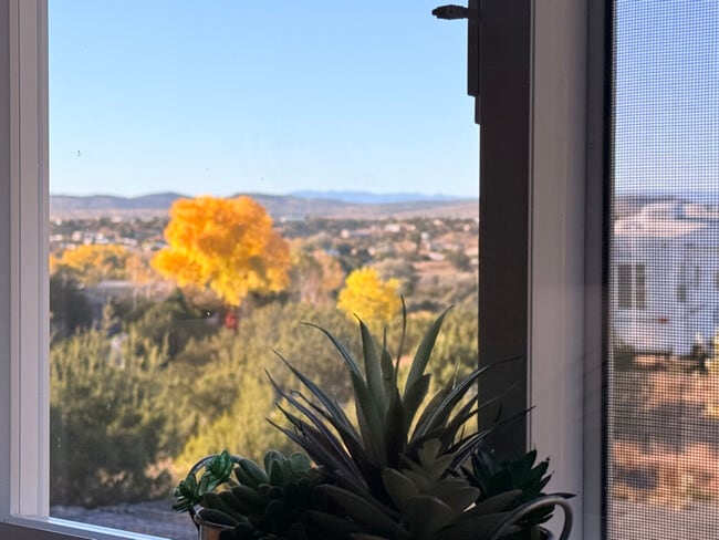 Building Photo - 19 Scarlett Ln