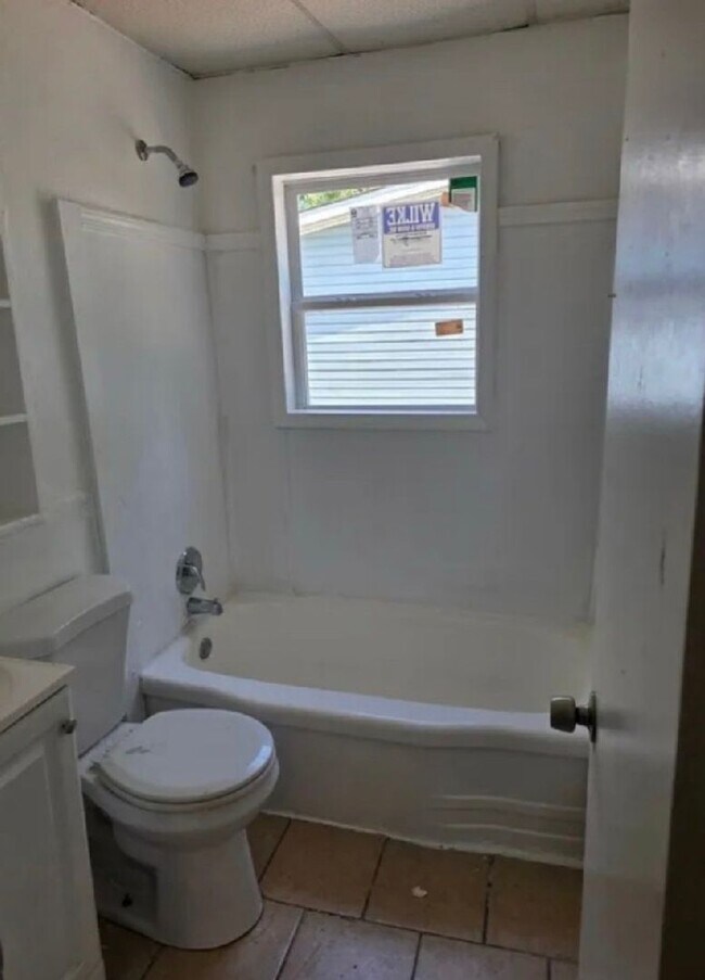 Building Photo - Charming 3BR House in East Saint Louis