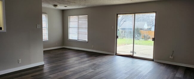 Building Photo - 806 British Blvd