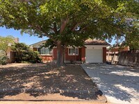 Building Photo - Beautiful 3 bedroom 2 bath home.