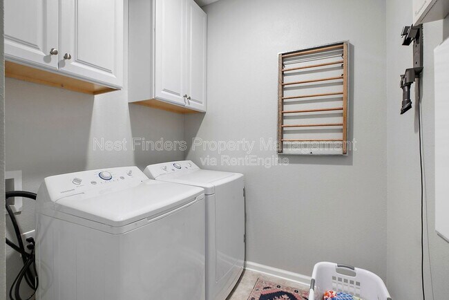 Building Photo - 61 MOORINGS COURT