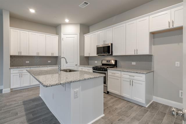 Building Photo - 915 Ponds Edge Ln