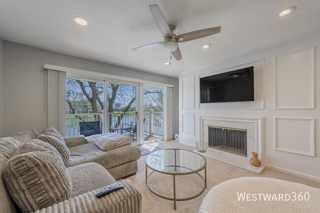 Building Photo - 5601 Carriage Way Dr