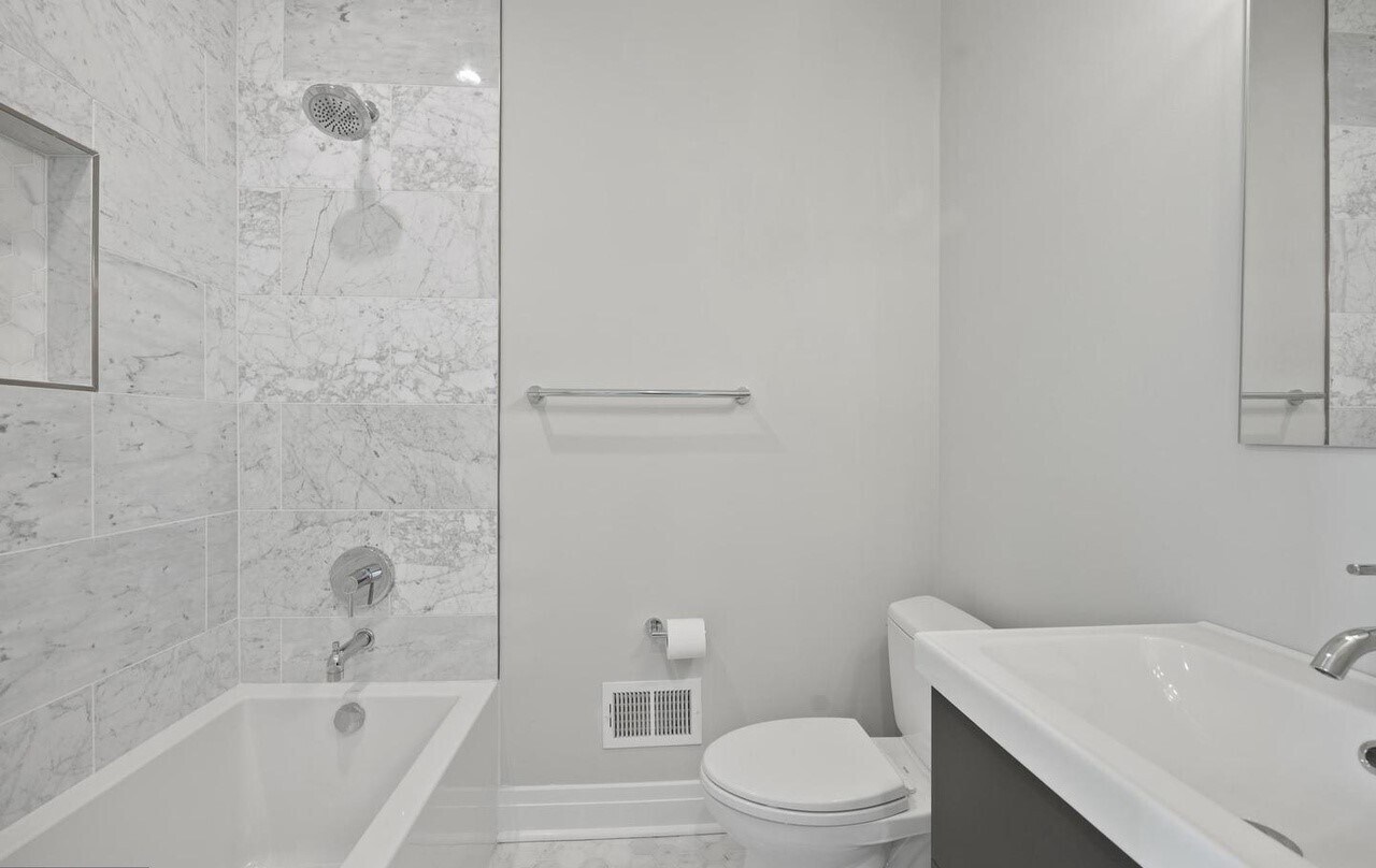 Building Photo - 431 Quincy St NW