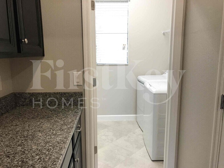 Building Photo - 9901 Victory Gallop Loop