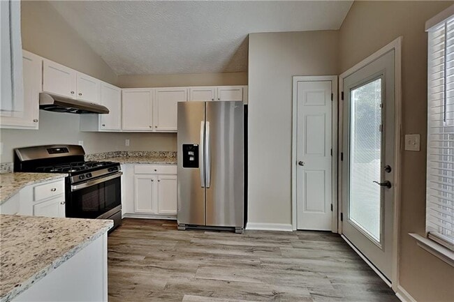 Building Photo - 565 Pine Valley Dr