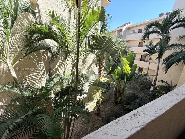 Building Photo - 10641 SW 108th Ave