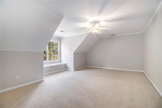 Building Photo - 960 Landmark Dr NE