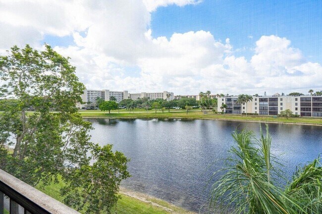 Building Photo - 7340 Amberly Ln