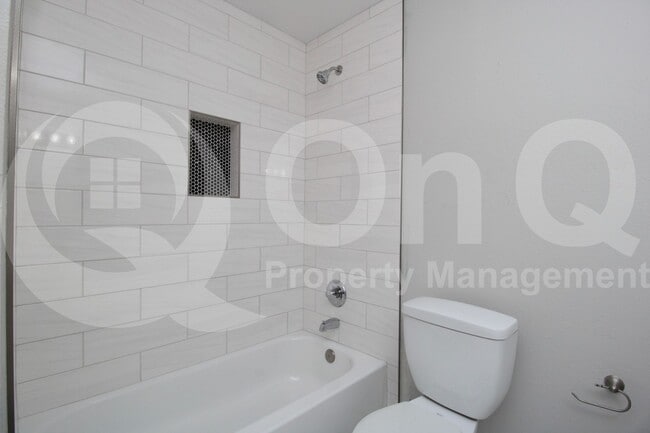 Building Photo - 537 E Laguna Dr