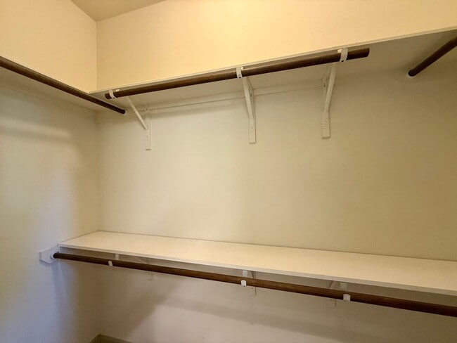 Building Photo - Gorgeous & modern free-standing home in ‘02!