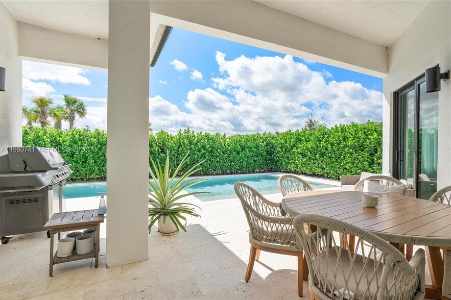 Building Photo - 3502 Ashwood Cir N