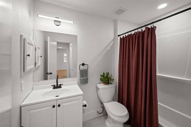 Building Photo - 303 Knoll Forest Dr