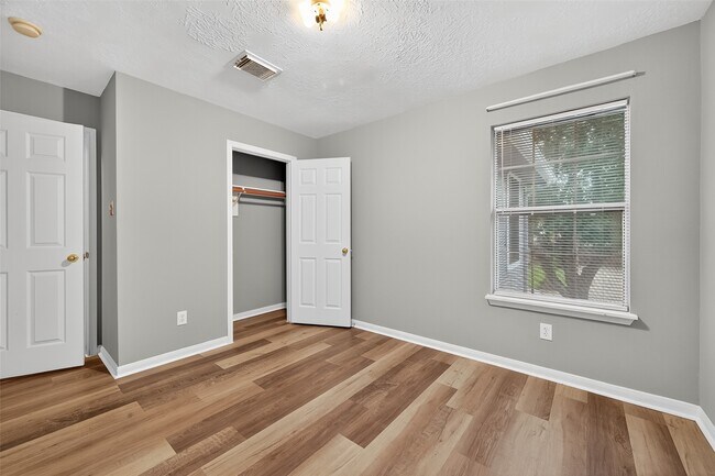 Building Photo - 8253 Fuqua Gardens Dr