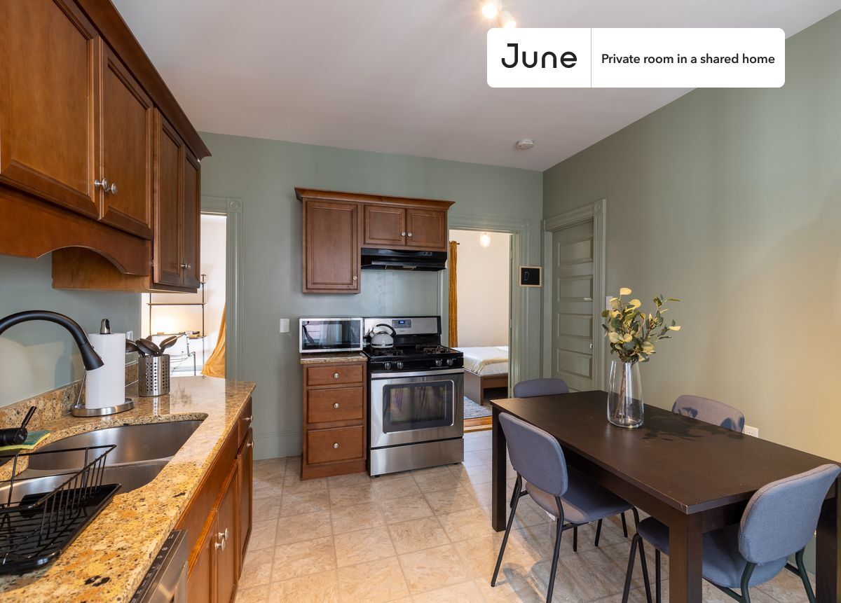 Building Photo - Private bedroom in 4 bed/1 bath Home