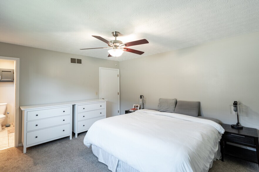 Main level Master Bedroom - 67 Groton Dr
