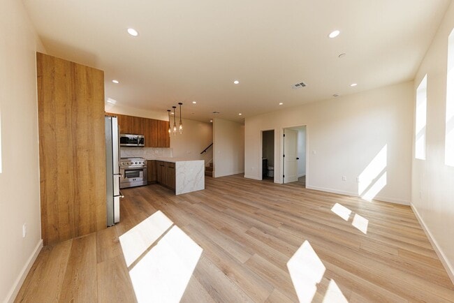 Building Photo - LUXURY in Prime Culver City