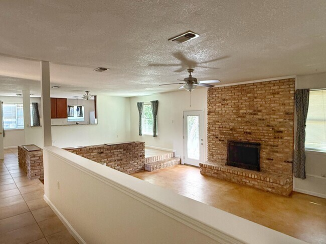 Building Photo - 606 Bayou Ln