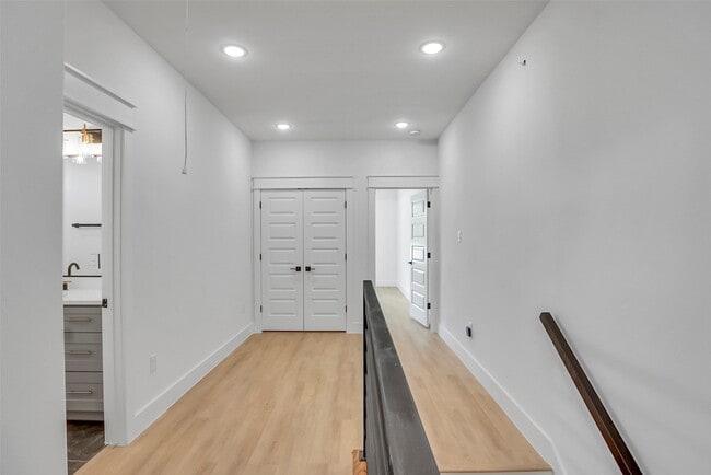 Building Photo - 4833 Paula St