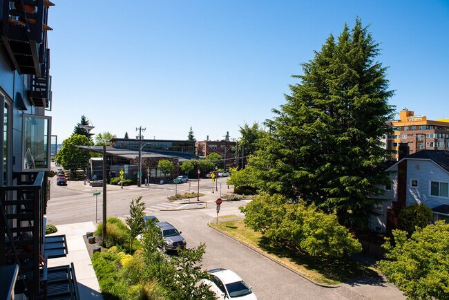 Building Photo - 1636 S McClellan St