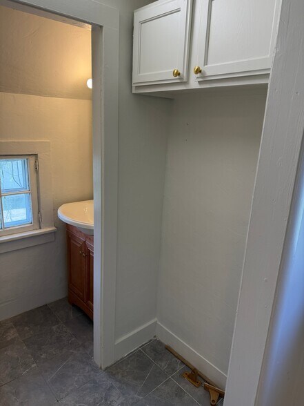 Building Photo - 315 N Maple St