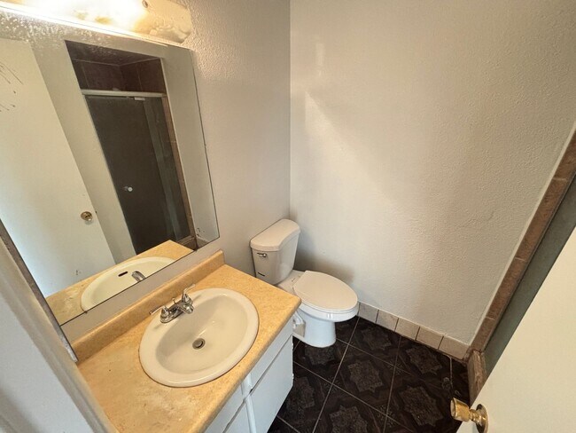 Building Photo - 625 N 12th St.