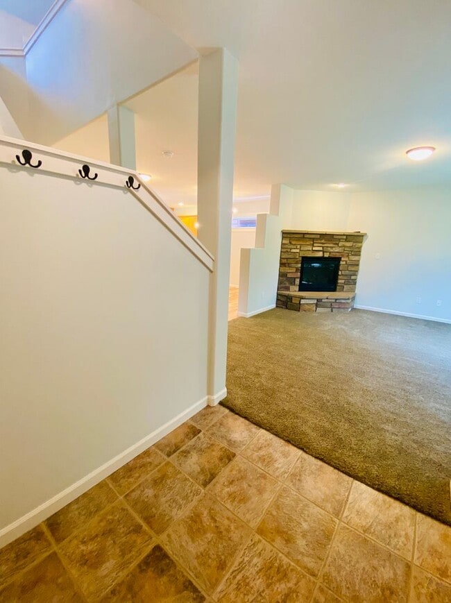 Building Photo - 3-BR Craftsman Home in SE Bend