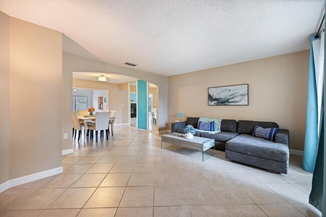Building Photo - 818 Plum Tree Ln