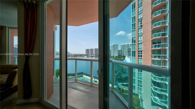 Building Photo - 3370 Hidden Bay Dr